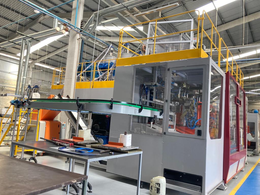 Foto maquina utilizada na CircPlastic